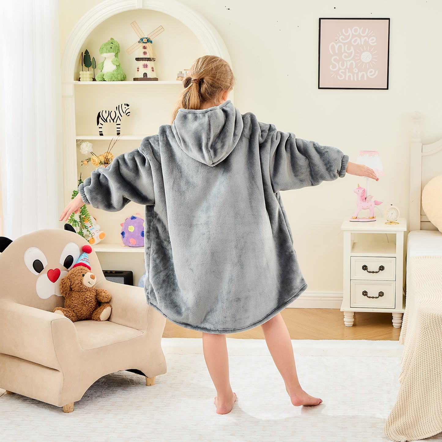 Light Grey Kids Oversized Hoodie Blanket – Sherpa Lined Wearable Blanket