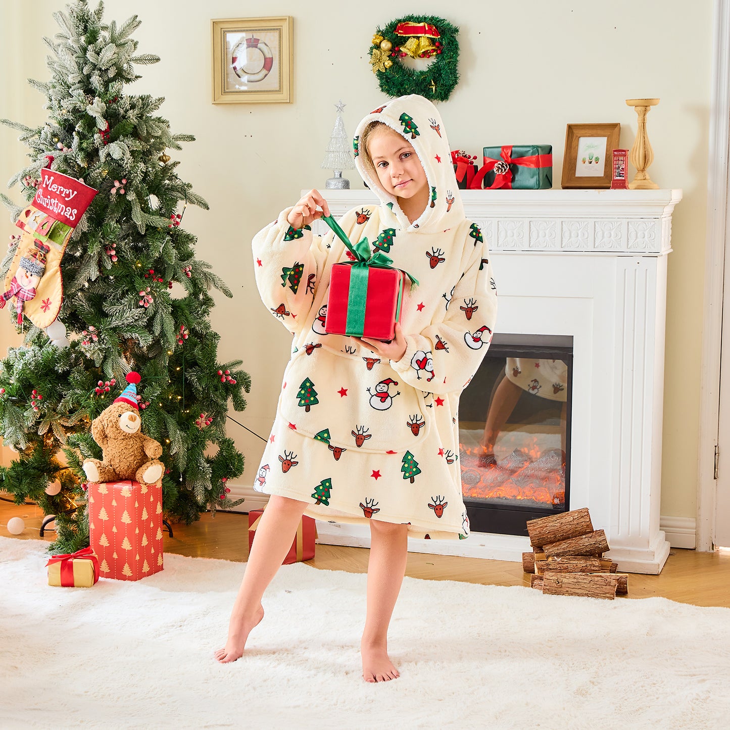 Christmas Kids Hoodie Blanket – Festive Reindeer & Tree Design