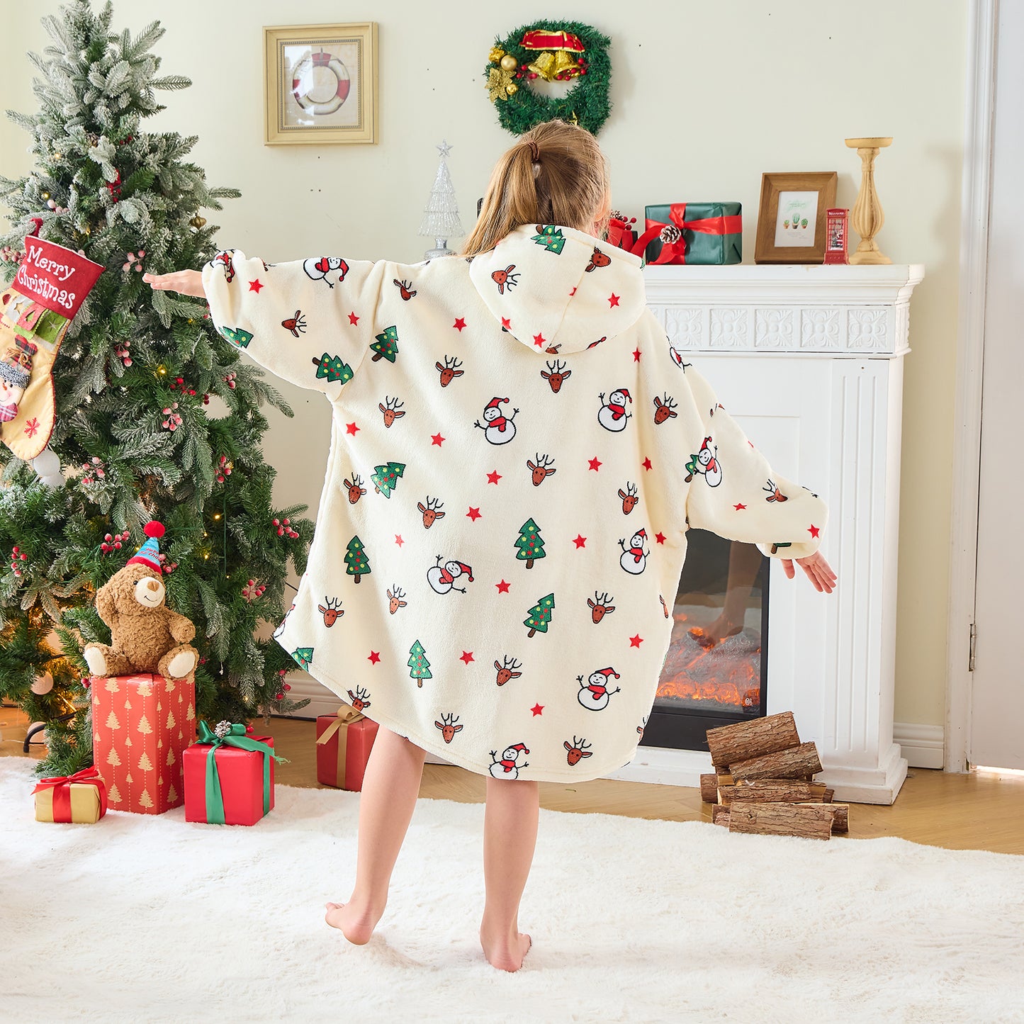 Christmas Kids Hoodie Blanket – Festive Reindeer & Tree Design