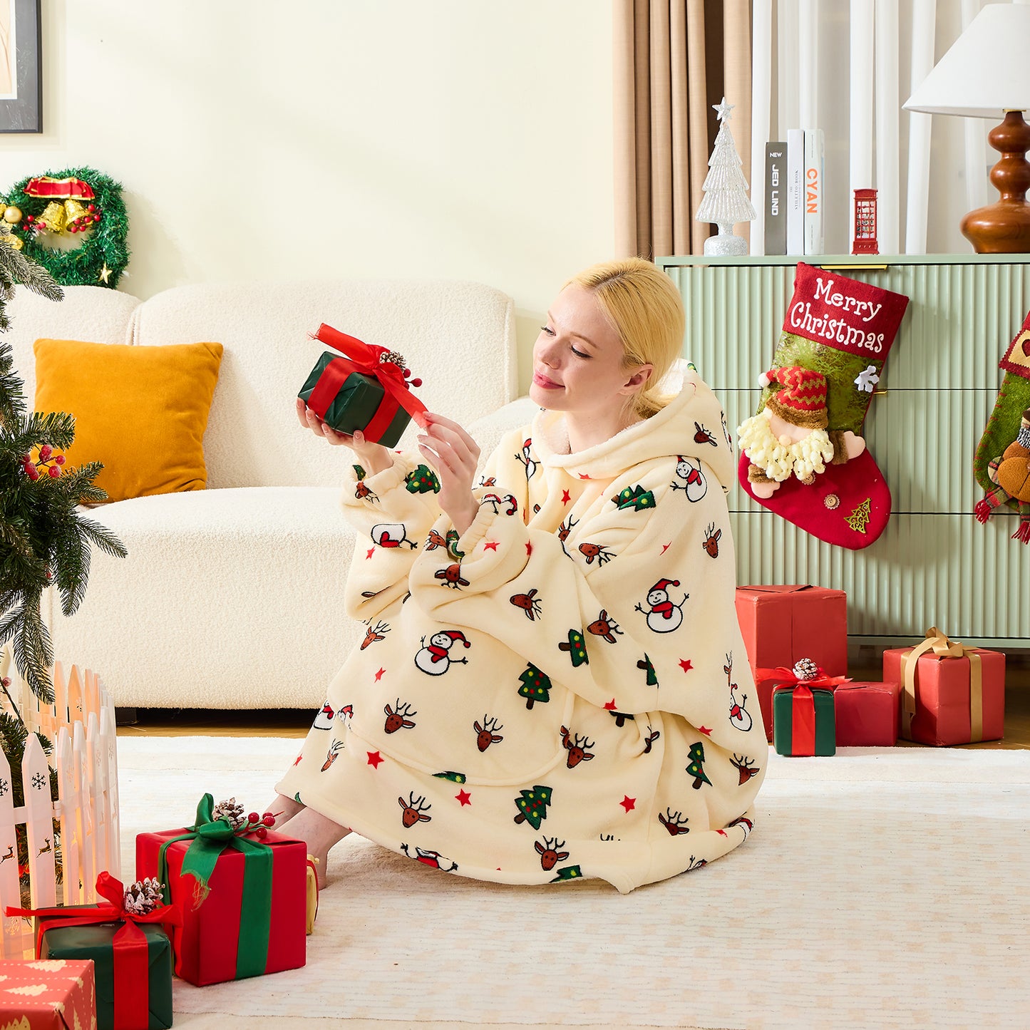 Adults Christmas Hoodie Blanket – Cosy Festive Loungewear
