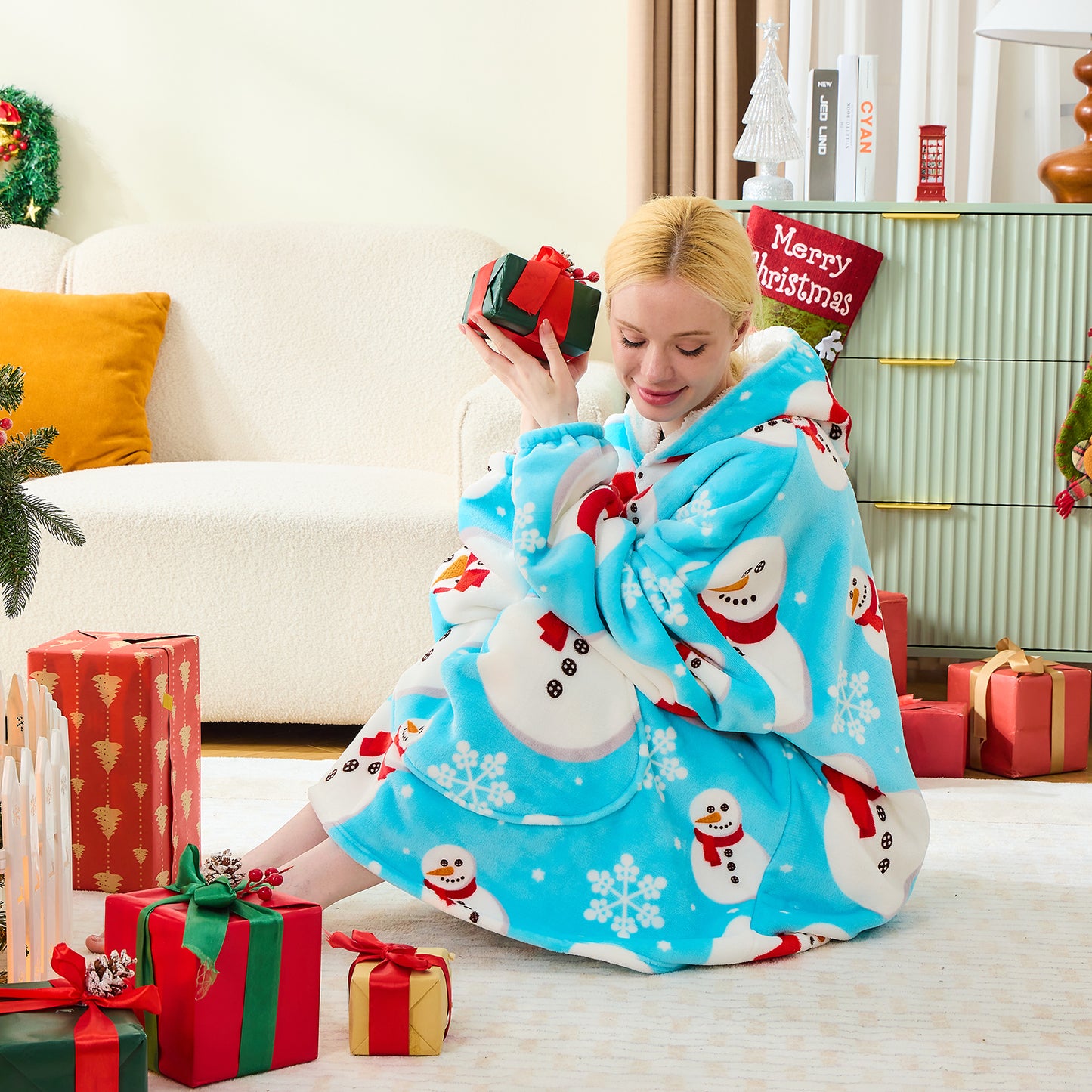 Snowman Print Hoodie Blanket – Oversized Christmas Wearable Blanket for Adults